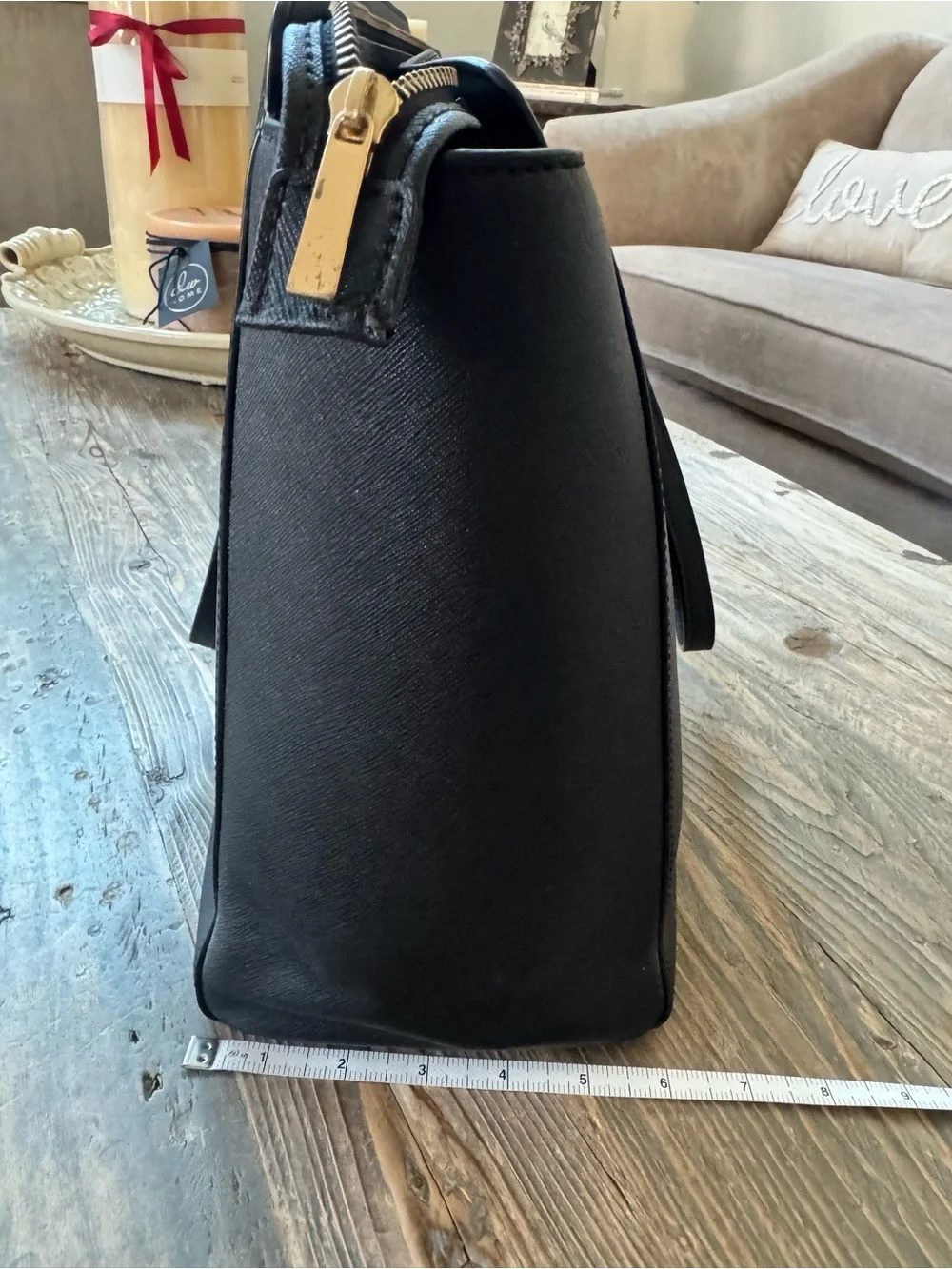 Excellent Tory Burch Black Saffiano Leather Emerson Top Zip Tote with Gold Logo - Picture 7 of 16
